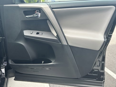 Used 2017 Toyota RAV4 XLE image 18