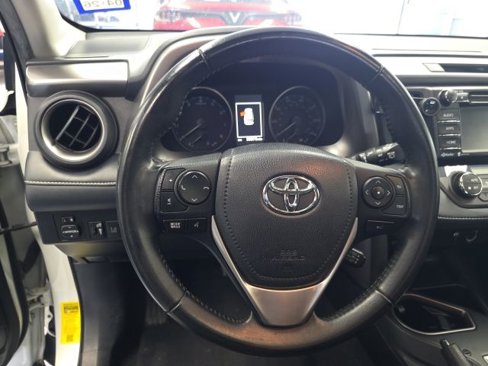 Used 2018 Toyota RAV4 XLE image 8