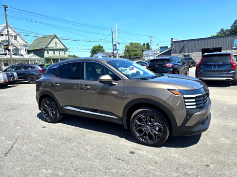 Used 2025 Nissan Kicks SR w/ SR Premium Package image 4
