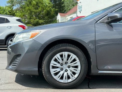 Used 2012 Toyota Camry L image 24