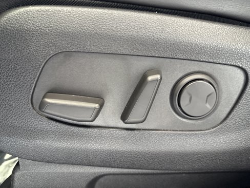 Used 2022 Kia Carnival EX image 18