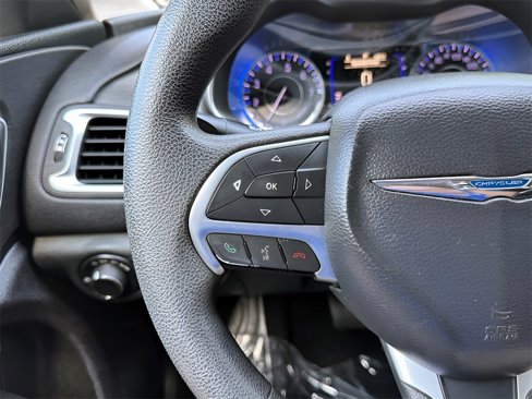 Used 2016 Chrysler 200 Limited image 11