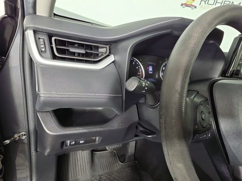 Used 2021 Toyota RAV4 LE image 31