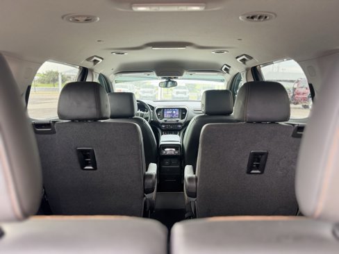 Used 2023 GMC Acadia AT4 w/ Technology Package image 7