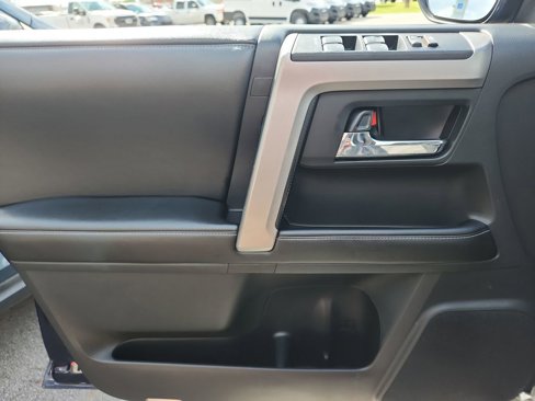 Used 2015 Toyota 4Runner SR5 image 26