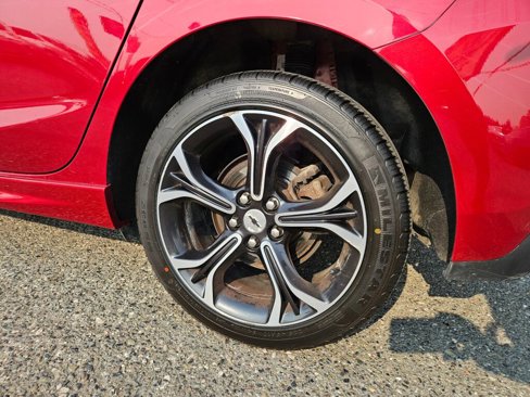 Used 2019 Chevrolet Cruze LT w/ RS Package image 15