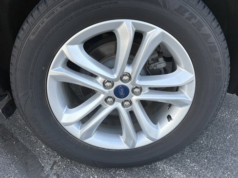Used 2020 Ford Edge SEL image 18