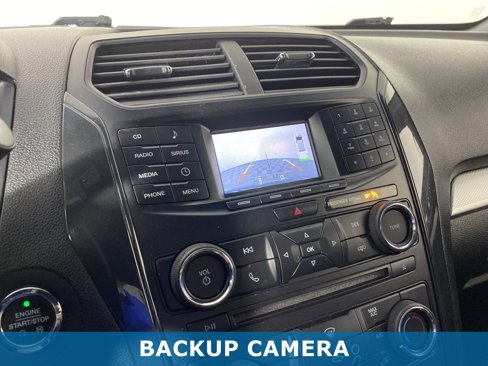 Used 2017 Ford Explorer XLT image 2