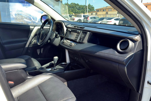 Used 2014 Toyota RAV4 Limited image 15