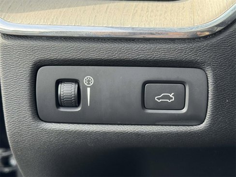Used 2018 Volvo XC60 T6 Inscription w/ Vision Package image 17