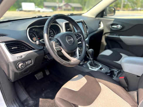 Used 2014 Jeep Cherokee Latitude w/ Cold Weather Group image 16