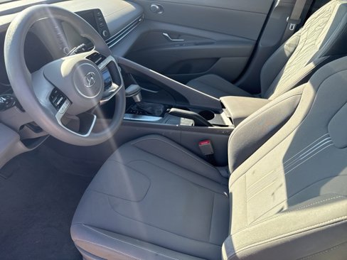Used 2023 Hyundai Elantra SEL image 2