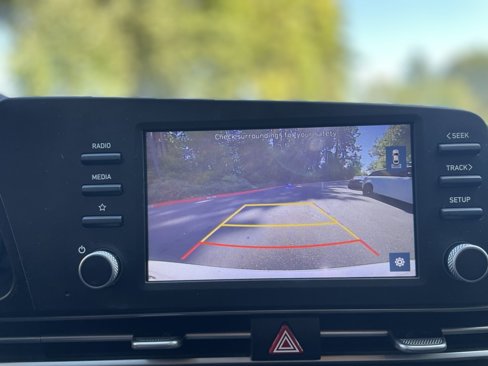 Used 2022 Hyundai Elantra SE image 14