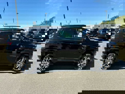 New 2024 Jeep Compass Latitude w/ Sun and Sound Group image 3