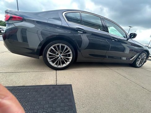 Certified 2022 BMW 530i xDrive w/ Convenience Package image 11