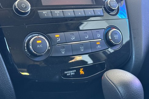 Used 2014 Nissan Rogue S image 16