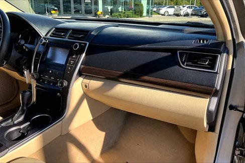 Used 2016 Toyota Camry LE image 18