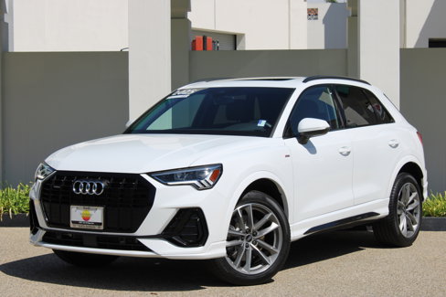 Certified 2025 Audi Q3 2.0T Premium w/ Convenience Package image 1