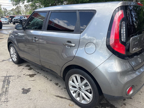 Used 2017 Kia Soul + image 7