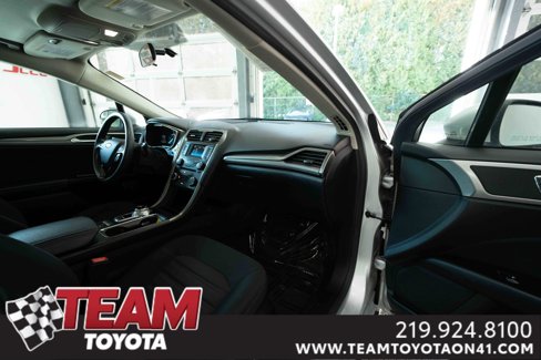 Used 2017 Ford Fusion SE image 25