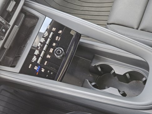 Certified 2024 Porsche Macan 4 Electric image 27