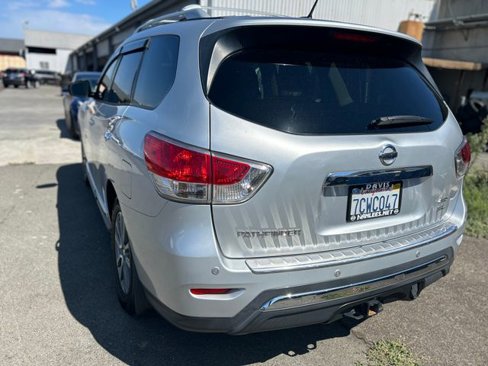 Used 2014 Nissan Pathfinder SL w/ Trailer Tow Package image 3