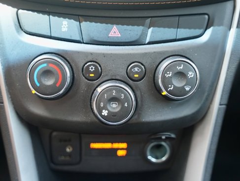 Used 2020 Chevrolet Trax LT w/ LT Convenience Package image 20