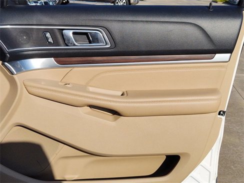 Used 2017 Ford Explorer Limited image 28