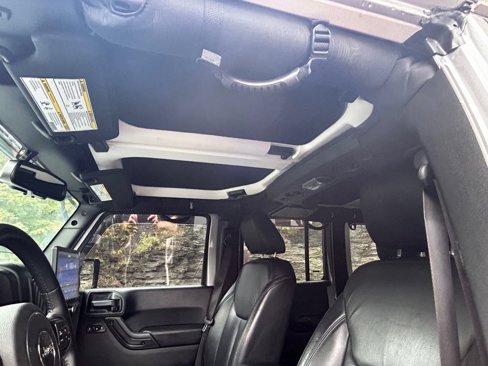 Used 2017 Jeep Wrangler Unlimited Sahara image 19