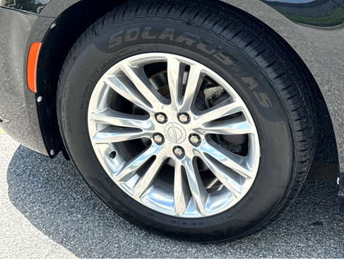 Used 2017 Chrysler 300 C image 25