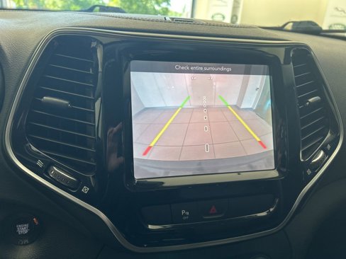 Used 2019 Jeep Cherokee Limited image 10