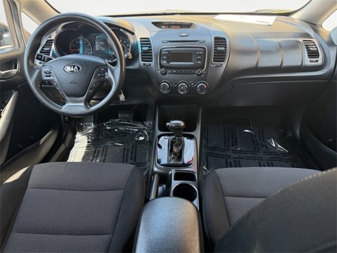 Used 2017 Kia Forte LX image 10