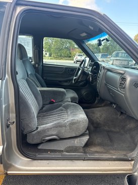 Used 2000 Chevrolet S10 Pickup LS w/ Preferred Equipment Group image 10