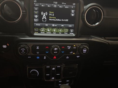 Used 2022 Jeep Wrangler Unlimited Sahara image 14
