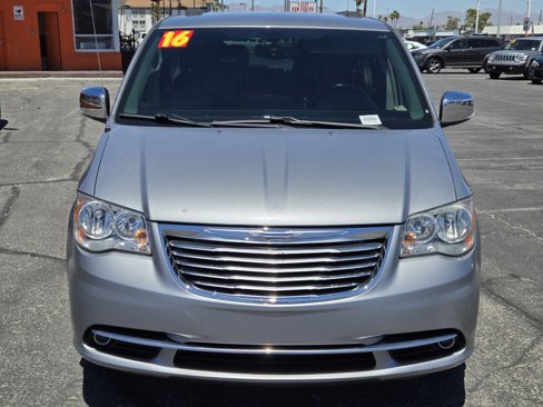 Used 2016 Chrysler Town & Country Limited image 6