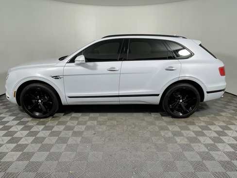 Used 2019 Bentley Bentayga image 2
