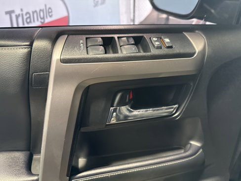 Used 2020 Toyota 4Runner SR5 image 31