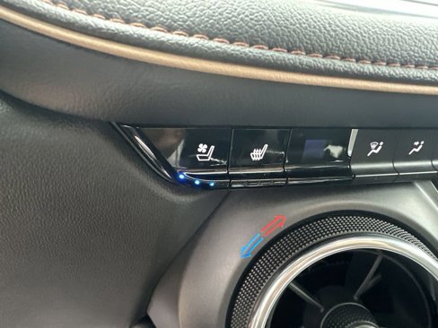 Used 2020 Chevrolet Blazer Premier w/ Driver Confidence II Package image 38