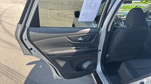 Used 2017 Nissan Rogue SV w/ SV Family Package image 19