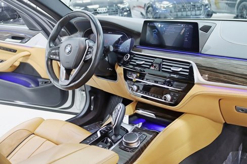 Used 2020 BMW 530e xDrive w/ Executive Package image 35