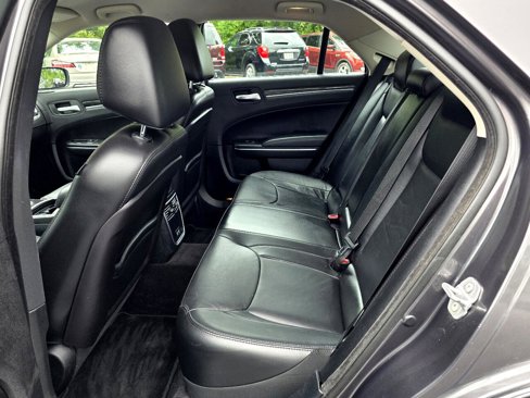 Used 2016 Chrysler 300 Limited image 34