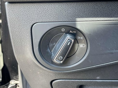 Used 2022 Volkswagen Tiguan SE image 18