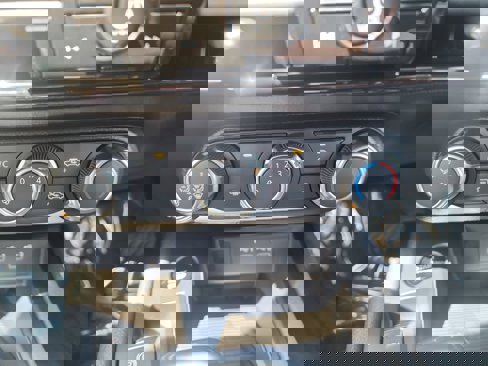 New 2025 Nissan Kicks SV w/ Charging Package image 14