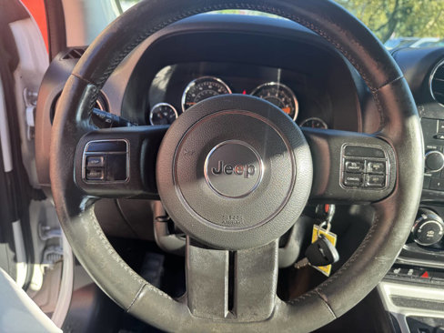 Used 2014 Jeep Compass Latitude image 26