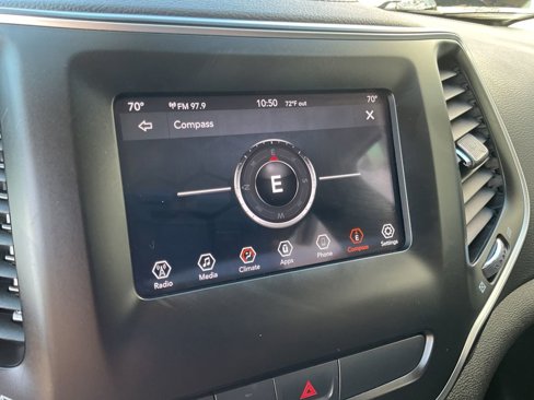 Used 2019 Jeep Cherokee Latitude Plus w/ Comfort/Convenience Group image 24