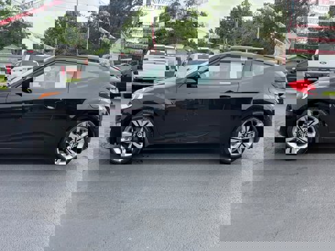 Used 2013 Hyundai Veloster w/ Tech Pkg image 4