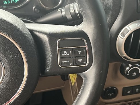 Used 2015 Jeep Wrangler Unlimited Sahara w/ Connectivity Group image 15