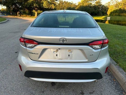 Used 2021 Toyota Corolla LE image 4