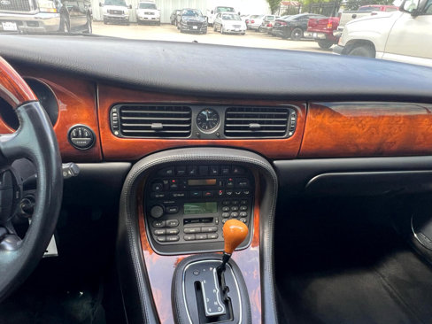 Used 1999 Jaguar XJ8 image 55