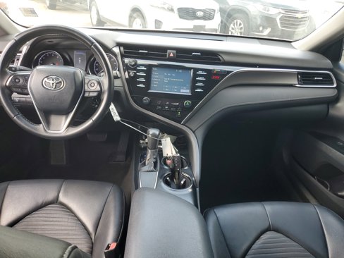 Used 2018 Toyota Camry SE image 9